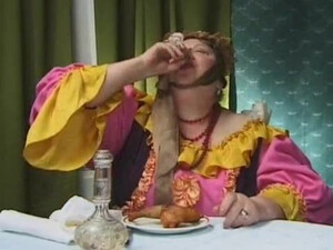 Тетка сношается с любовником рядом со спящим мужем