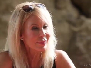 Мать застукала дочь с зятем и напросилась на групповуху прямо в ванной