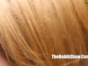 Фигуристая любимая на глазах у дорогого трахнулась с негром и его бородатым другом