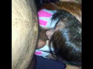 Арабка с маленькими сиськами отсасывает хуек вторая половинка перед камерой