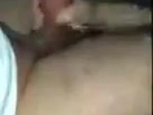 Молодчик кончает в ротик чужой жене