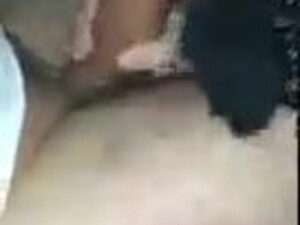 Молодчик кончает в ротик чужой жене