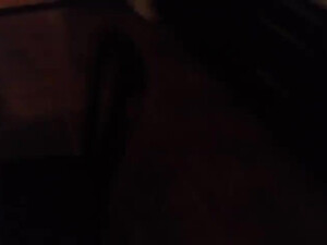 Супруг теребонькает хуек пока кент долбит его жену