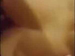 Супруг задорно ебёт жену на любительской записи