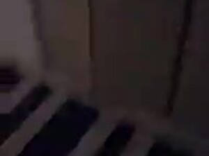 Рогоносец снимает на камеру как пацан жарит его жену