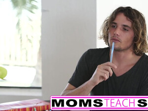 Худенькая любимая ебется при муже с парнем, которого привел муженек