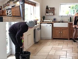 Вторая Половинка изменяет любимому с садовником, который между делом дрючит ее в пизденку по собачьи