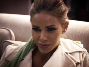 Лысый чувак изменят жене с роскошной блондинкой у себя дома