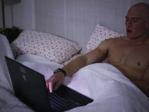 Любимый изменяет жене со своей секретаршей в супружеской постели