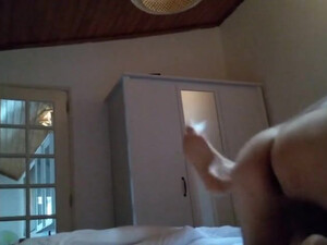 Усатый дедуля поимел свою юную жену перед скрытой камерой