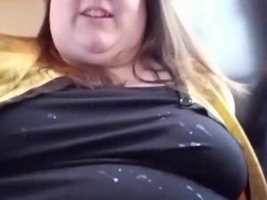 Мужичек кончил прямо на личико и грудь своей толстой немецкой женушки