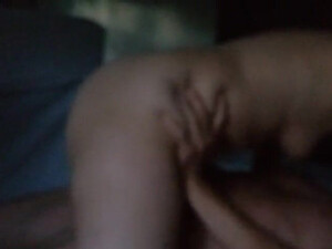 Домашняя порнуха с грубым трахом жопастой супруги на диванчике