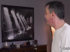 Свёкор рядом со спящим сыном оттрахал высокую невестку во все дырки