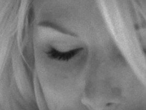 Сочные телочки ебутся в свои дырки под хорошую музыку