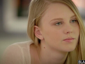 Блондинка любит оральный секс после знакомства в социальных сетях