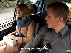 Таксист трахнул симпатичную русскую пассажирку на заднем сиденье своего авто
