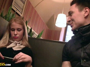 Секс на бильярдном столе с местной шлюхой