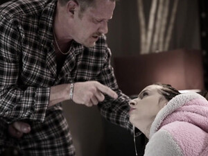 Опытная фифа делает отличный минет чуваку перед поревом