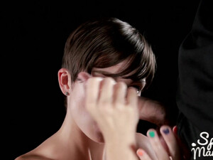 Девочка дрочит руками два члена одновременно