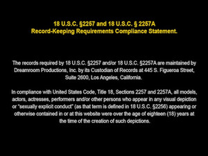 Японку трахают в магазине комиксов