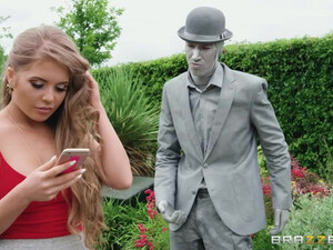 Секс с манекеном очень понравился роскошной туристке Alessandra Jane