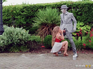 Секс с манекеном очень понравился роскошной туристке Alessandra Jane