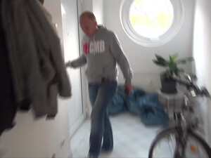 Толстушка получает от бойфренда обильный камшот на лицо