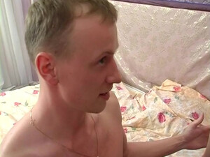 Два друга расписали между собой молодую шлюху