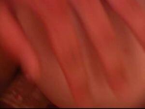 Сосед трахает в презике молодую давалку в анал