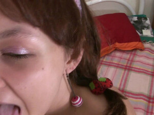 Застукал за мастурбацией девку и трахнул