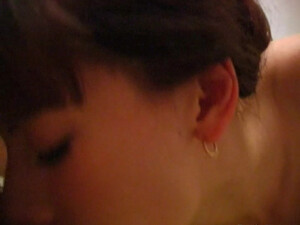 Парень слил сперму на рот молодой брюнетки с двумя косичками