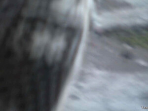 Возбужденный мужик выебал русскую подругу на улице