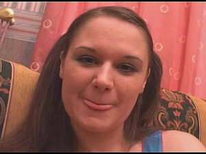 Грудастая русская жена трахается в писю с мужем смотря в камеру