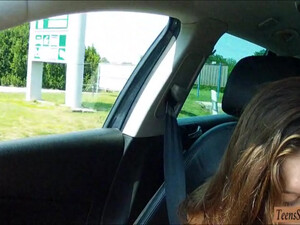 Сделала минет в машине перед сексом