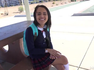 Анальная ебля с другом свела с ума латинскую студентку