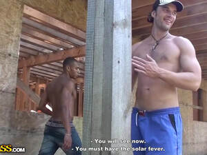 Оргия с брюнеткой на свежем воздухе