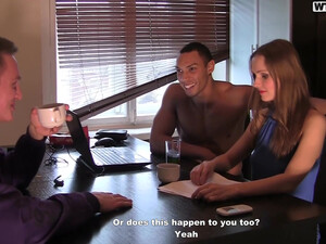 Жесткий групповой секс с негром и девушкой