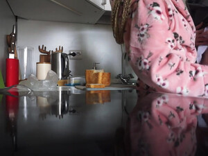 Чпокнул свою жену на кухне после работы