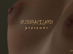 Жесткое порно видео с голой брюнеткой