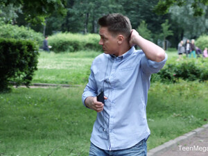 Пикапер трахает большим членом рот русской телки пригласив к себе домой