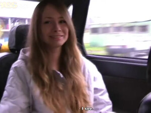 Русская девушка глубоко сосет член пикапера в авто и ебется на заброшке