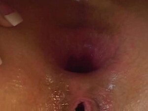 Большой член в очко молодой студентки раком