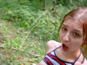 Рыжуха с глубокой глоткой радует самца горячим трахом в жопу на улице