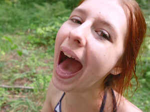 Рыжуха с глубокой глоткой радует самца горячим трахом в жопу на улице