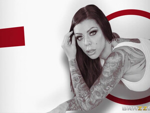 Крошка торчит от толстого члена любовника и анального секса