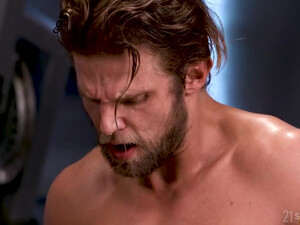 Красотка в спортзале попала на секс с двумя мужиками и двойное проникновение