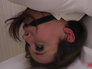 Не понятно о чем милашка мечтала, когда парень начал трахать ее в тугой анал